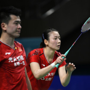 van dong vien cau long zheng siwei day huong dan ky thuat cau long co ban nang cao